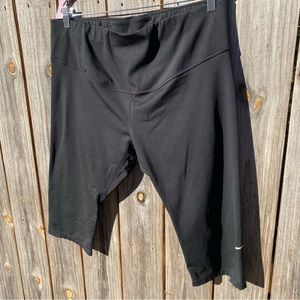 Nike women’s Dri-Fit cropped leggings